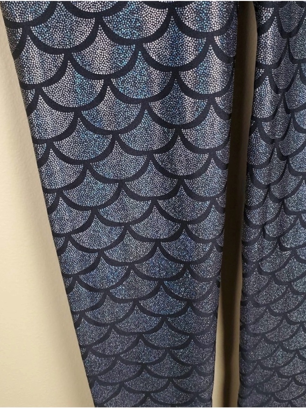 Emily Hsu Onyx Black Shimmer Mermaid Yoga Athletic Leggings Med 🧜♀️ Mermaidcore - Picture 5 of 5